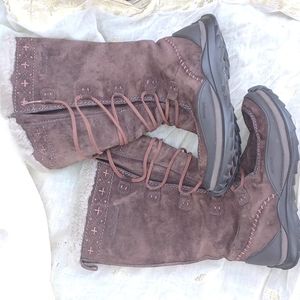 Polar Tech caterpillar suede boots 8 and 1/2 very warm. New alpaga insoles.